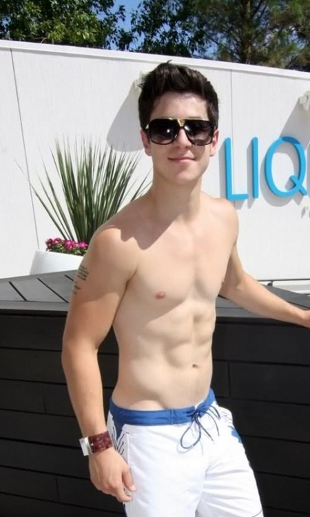 male-and-others-drugs:  David Henrie 