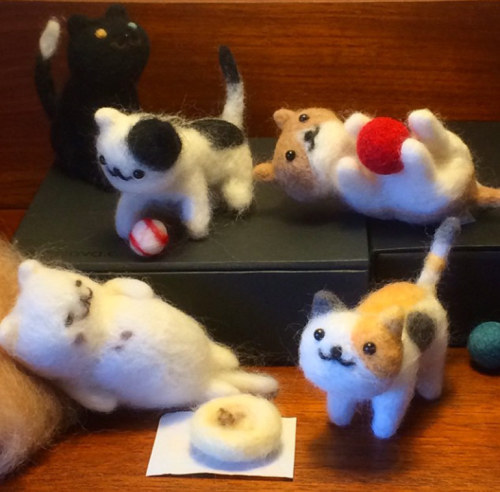 minomotu:oliviaknits:themarysue:meowoofau:needle felted neko atsume kittiesYes, we are still overly 