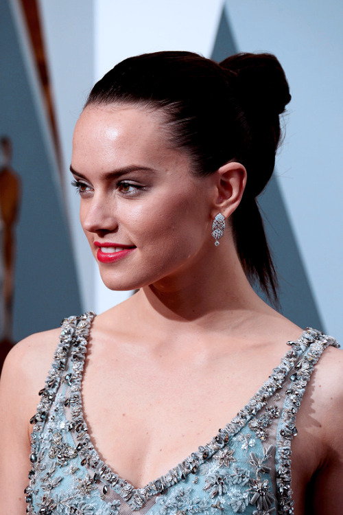 patrickjohnflueger:Actress Daisy Ridley attends the 88th Annual Academy Awards at Hollywood & Hi