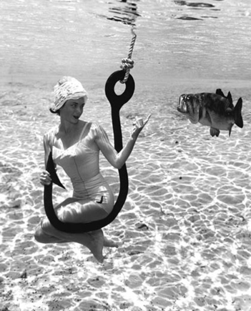 ianbrooks:   Vintage Underwater Pinups photos by Bruce Mozert To promote Silver Springs, Florida’s crystal clear waters, Bruce Mozert took a series of creative underwater photos in 1938, depicting scenes of leisure one can partake in with no oxygen