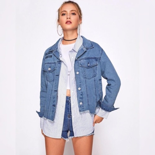 Rock with me ➡️ Denim Jacket• • • #denimday #denimjacket #denim #outfits #denimlovers #denimdress 