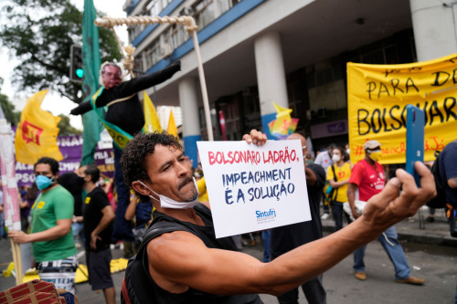 allthebrazilianpolitics: Rallies for and against Bolsonaro on Brazil national dayThousands have conv