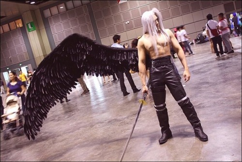 Sex bluntsgamesnbeats:  Sephiroth cosplay  pictures