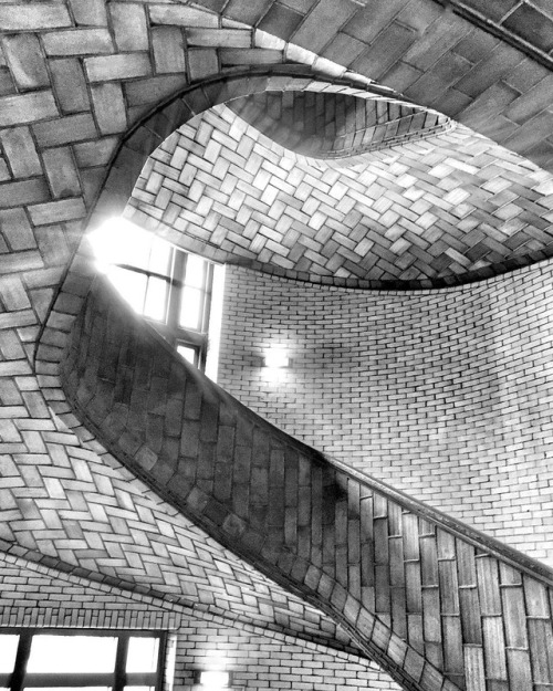 theonlymagicleftisart:Black and white architectural photography by Lex Lexie.