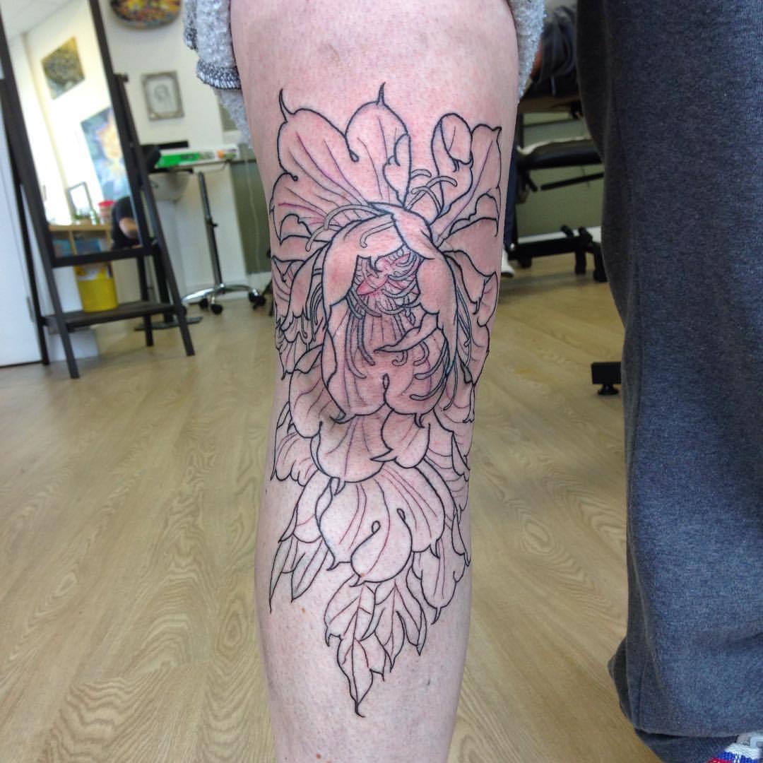 Black Sails Brighton  Knee peony By rexteeth tattootattoos inkinkedneotradneotraditionaltattoopeonytattoopeony floraltattoobotanicaltattookneetattoobrightontattoos  Facebook