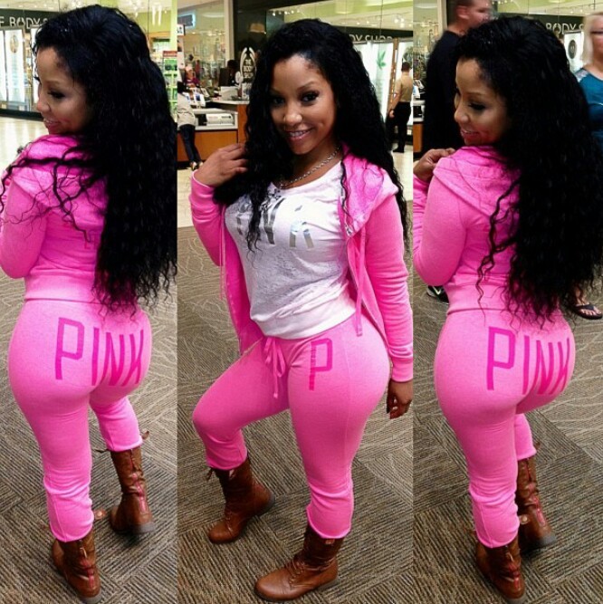 bighrd2:  everydayphotos77:   Love that pink  She such an dream.