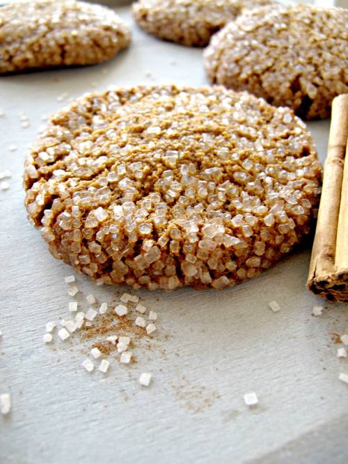 food-porn-diary:  Spelt, cinnamon and black treacle cookies [1909 x 2707] 