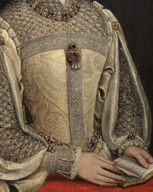 mademoisellelapiquante: Studio of Antonis Mor |  Portrait of María Enríquez de Toledo 