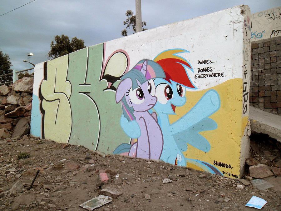 epicbroniestime:  Ponies Everywhere Graffiti by *ShinodaGE Ya se que ya la subieron,