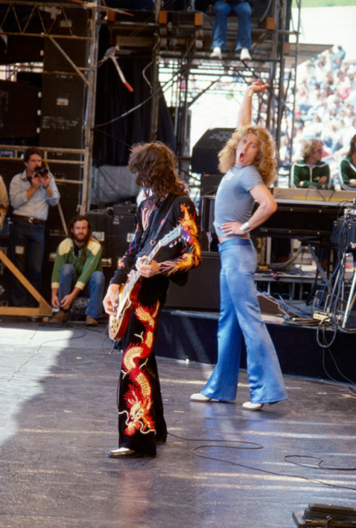 twixnmix: Led Zeppelin performing at the Day on the Green, Oakland Coliseum in Oakland, CA on July 2