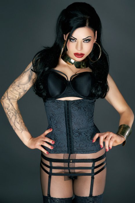 mis-dominatrix:  http://www.domina-ashley.de/  Wow