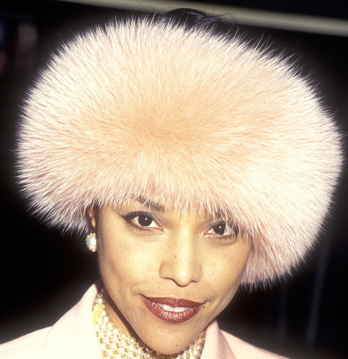 surra-de-bunda:  Lynn Whitfield attends the 1995 Montblanc de  la Culture Awards Gala at Walter Reade Theatre in New  York City, New York.