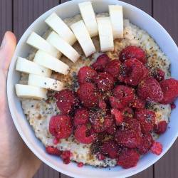 soulfulhappyness:  My latest obsession: oats, banana, frozen raspberries, chia seeds, and coconut sugar 👅💦 #vegan