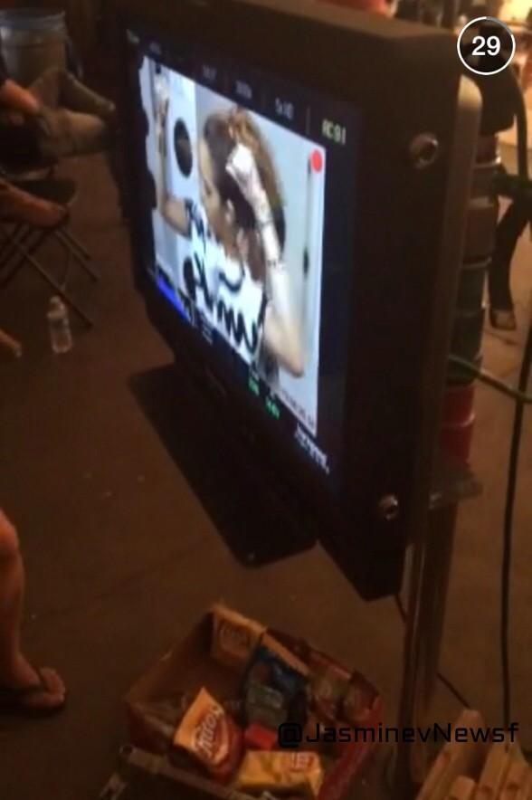 jasminev-news:  (more) Behind the scenes of That’s Me Right There music video 