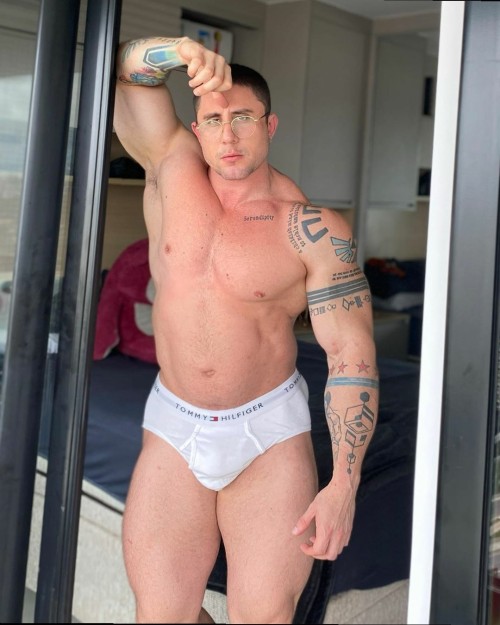 kt1700:I AM STUD&hellip;