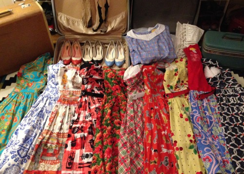 Really can’t get over modernjunecleaver’s colorfully retro packing layout snapshots. Travelling in style!