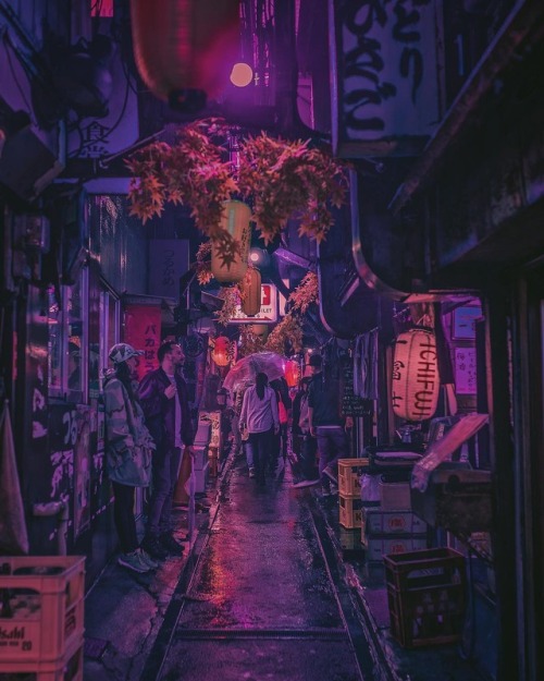 thedesigndome: Tokyo’s Vibrant &amp; Raw Nightlife Caught On Camera by Yoshito Hasaka