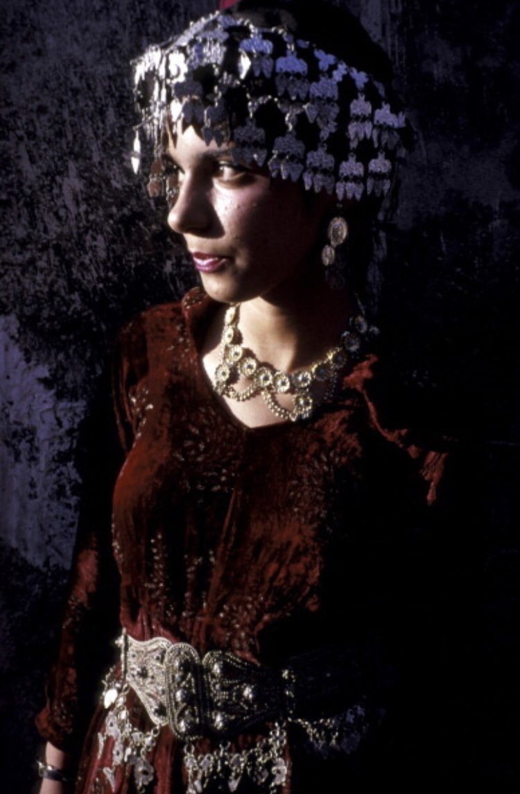 kha-08-led:Assyrians from Al Qosh, 2001/2 by Yves Gellie