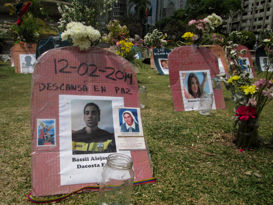 Praying for Peace | Plaza Altamira