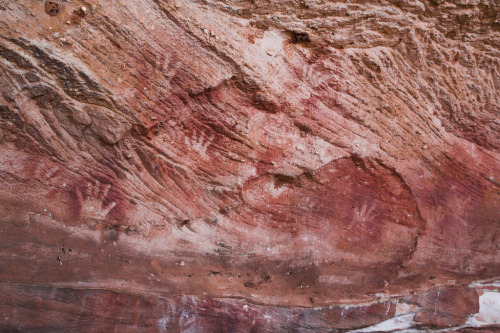 ancientart:Prehistoric Aboriginal rock art at the Mutawintji National Park, NSW, Australia. For