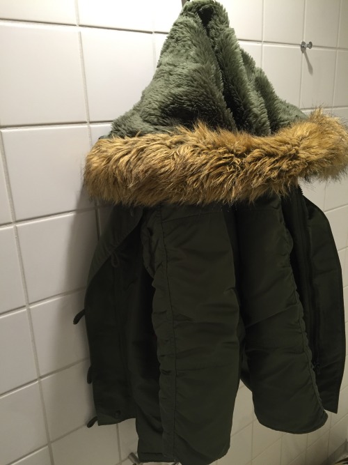 My old faithful Alpha n3b parka waiting for action.