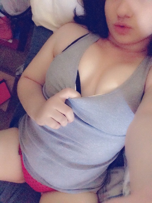 reddlr-gonewildcurvy:  Shitty iphone quality. I’m wet and want to be a naughty baby girl.