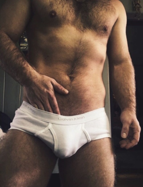 Mostly Cut Muscular and HairyAdd me on Kik of you want to chat: Gui11otine