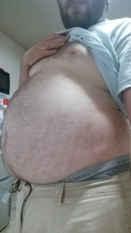 the-shy-fa:  0nigum0: the-shy-fa:  Someone is a very overheated fatty. Must be wearing too many clothes for this weather…  You need some milkshakes. Careful though, I’ve heard they can bring boys to the yard.  You’re looking great Shy! Keep up the