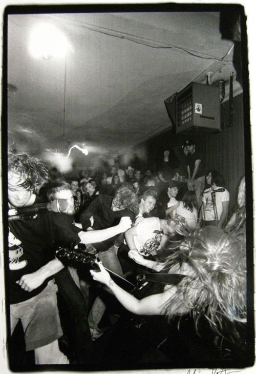 suzisafari:L7’s Jennifer Finch rocking the crowd in a glorious dive bar, Seattle, 1989. Nice stage l
