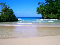 a-interrogada:  Por: Antonio beach, Jamaica. 