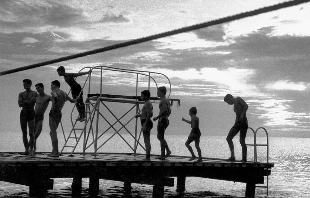 kecobe:   Herbert List (German; 1903–1975)Ostia Beach, Lazio, Italy (1959)© Herbert