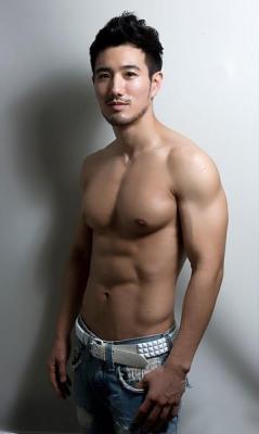 evianguy:Hawt Asian Stud!