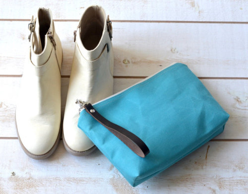 Waterproof canvas pouch //  ikabags