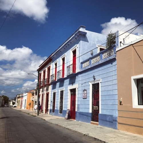 Días azules, mañanas de domingo #merida #yucatan #sundaymorning #azul #blue (en Mérida, Yucatan) htt