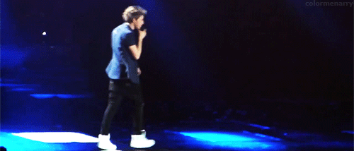 colormenarry-deactivated2015082:  niall doing ‘the catwalk’ + 