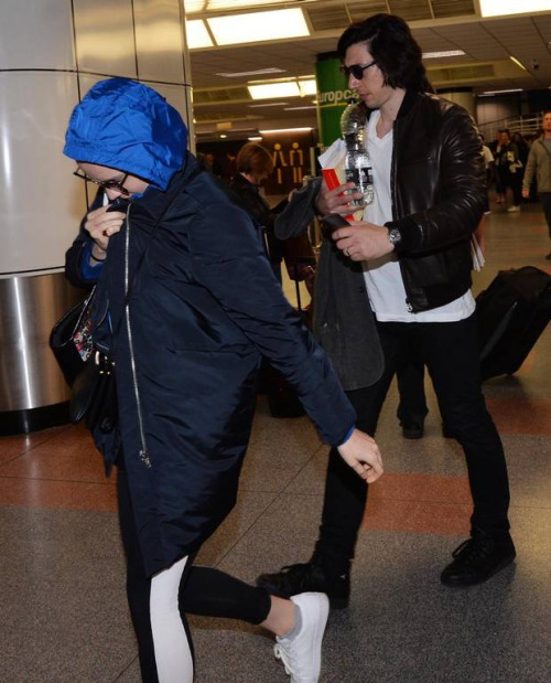 ten-and-donna:  atheistj:  So Mark Hamill, Daisy Ridley, and Adam Driver showed up at the Belfast airport in Ireland. I think my favorite thing about it is Daisy and Adam’s efforts to hide their faces through jackets and sunglasses And then Mark’s