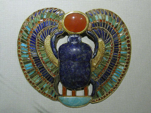 Pendant with a lapis lazuli scarab, representing the solar deity Khepri.  Found in the tomb of the 1