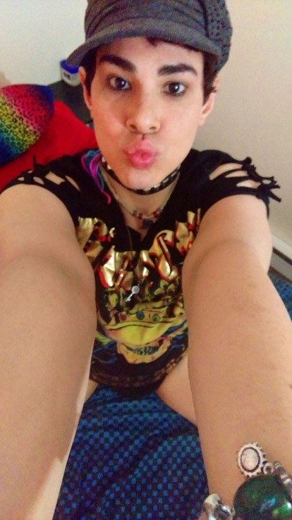 sissyjamiegaymer:  kiss me babe :)