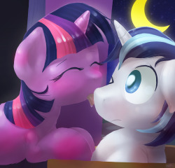 thepinkling:  Twi says hi. Friendship is