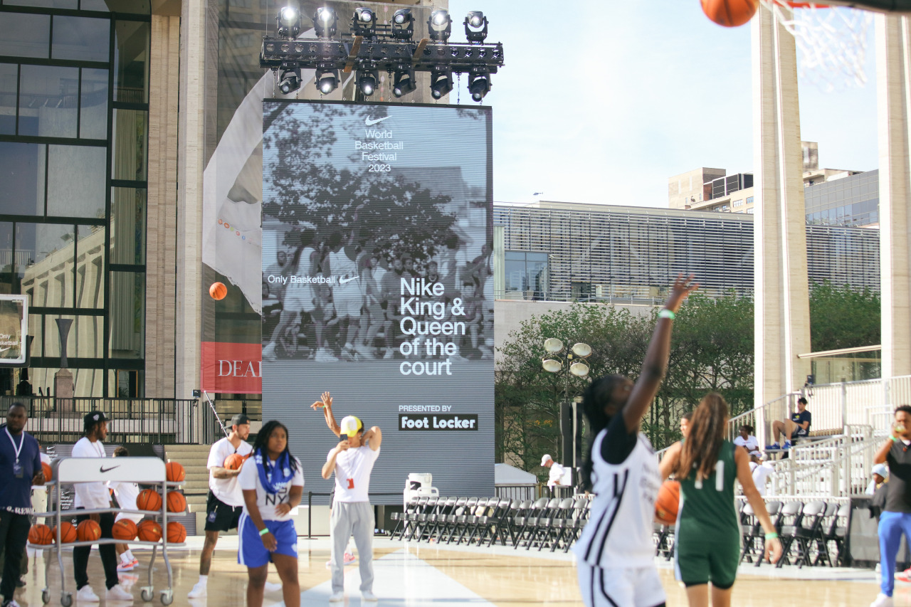 Foot Locker and Nike celebrate basketball season with NBA pop-up shop