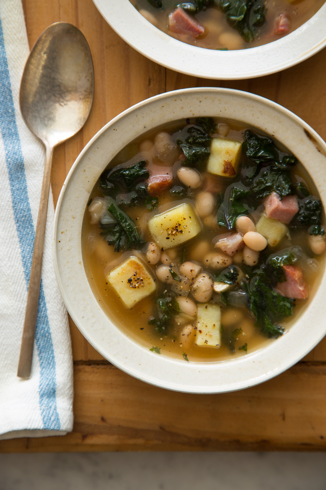 do-not-touch-my-food:  Kale and White Bean Soup