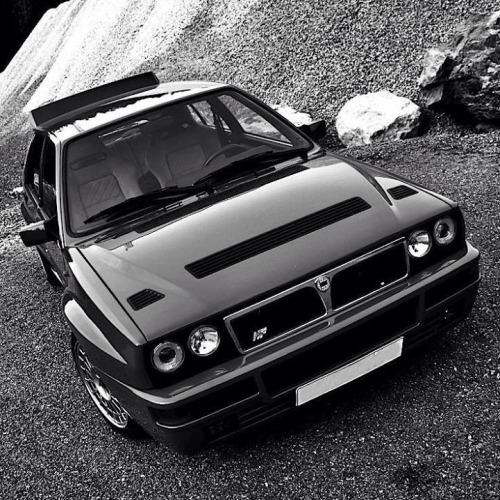 bikesandcars:  Lancia Delta HF Integrale 