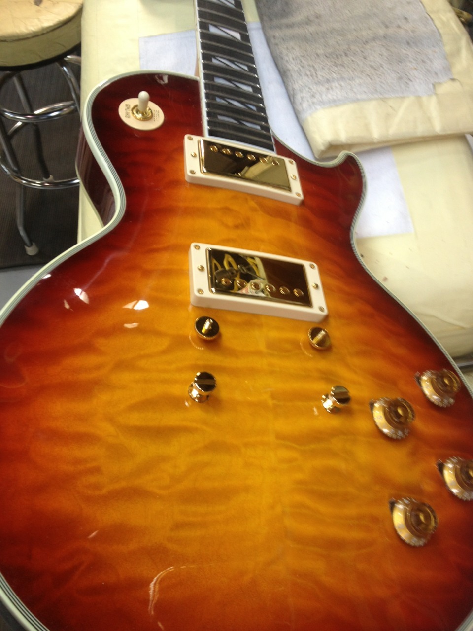 adamsramblings:  Les Paul Super Custom. 5 ply neck and it’ll come with a quilted