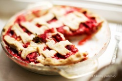 vegan-yums:  Vegan strawberry peach pie /