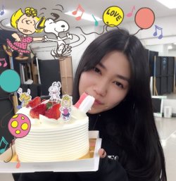 renacchiizu:  Tanochan celebrating her 20th birthday with the cast of “You’re A Good Man, Charlie Brown”