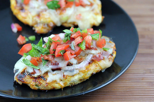foodffs:  GRILLED CHICKEN WITH PICO DE GALLO  Really nice recipes. Every hour.  