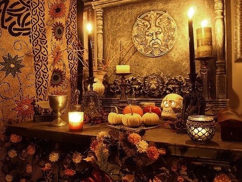 witchhaven:  Happy Mabon, followers! May autumn bring you peace and happiness!
