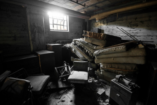  Abandoned Asylum, Far-flung NYC◕ alec mcclure  ◔ photoblog 