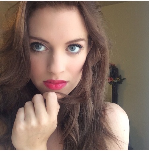 just-rwby-things:   SO CAN WE PLEASE TALK ABOUT BRUNETTE BARBARA?! 