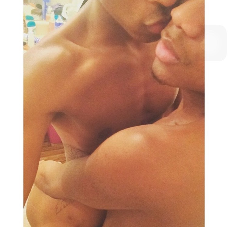 iloveazz89:  Sexy couple